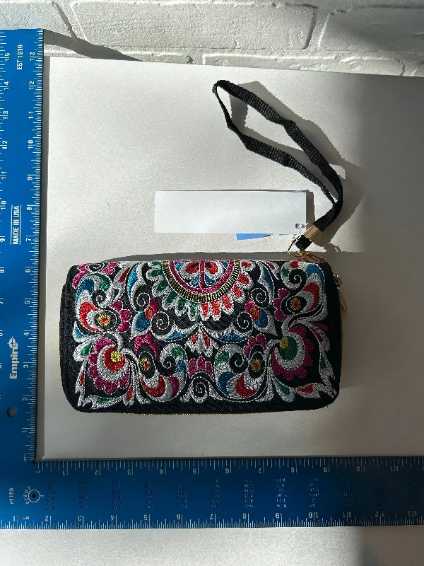 embroidered floral handbag-Wallet By Clothes Mentor, Size: Large