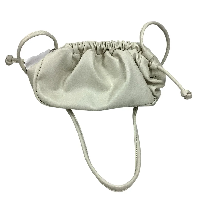 cream velvet handbag-Crossbody By Clothes Mentor, Size: Small