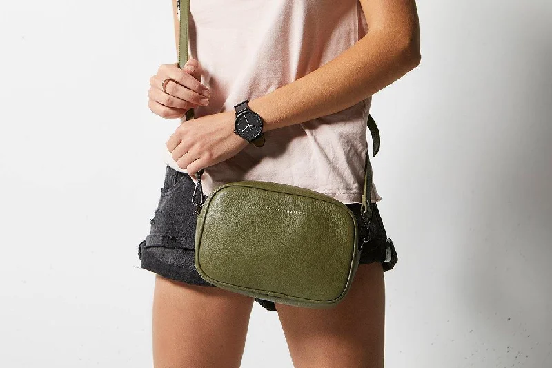 purple straw shoulder bag-Status Anxiety Plunder Bag in Khaki